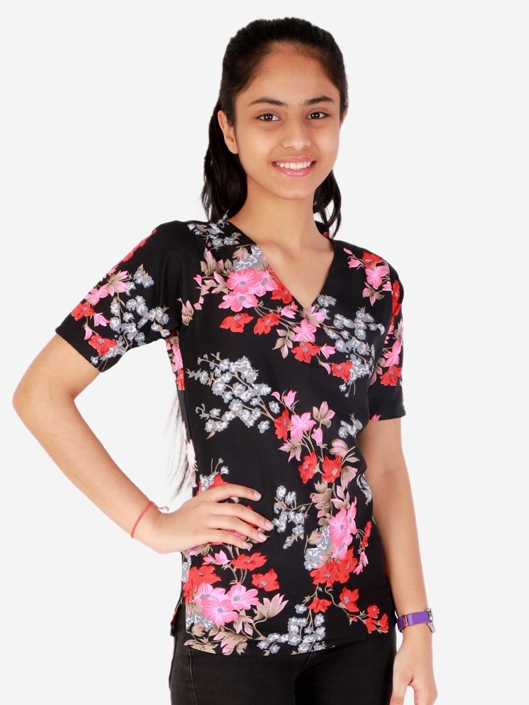 

Chipbeys Black Floral Print Crepe Top