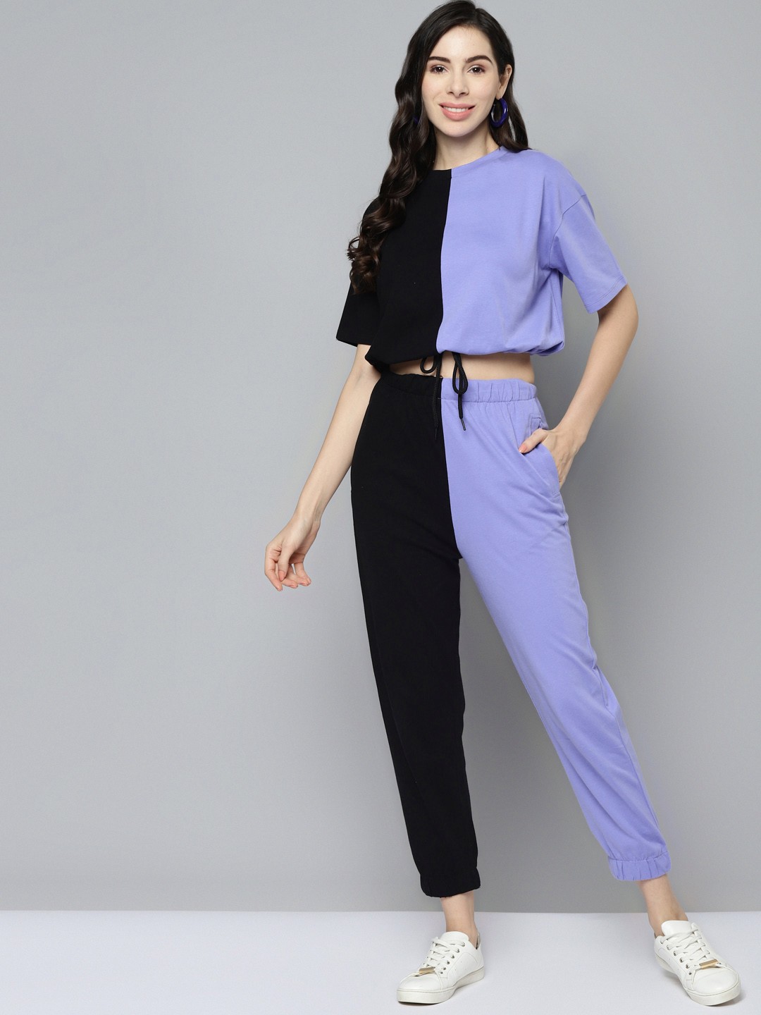 

VividArtsy Women Black & Blue Colourblocked T-shirt & Joggers Set