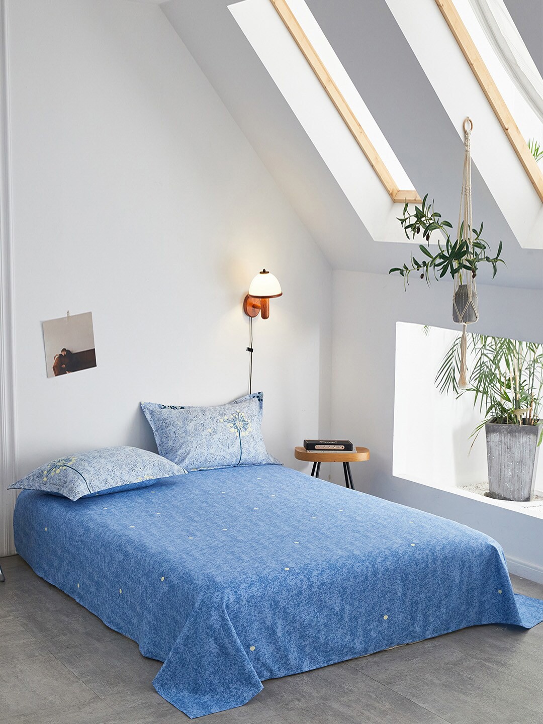 

JC HOME Blue & White Printed Single Bedding Set