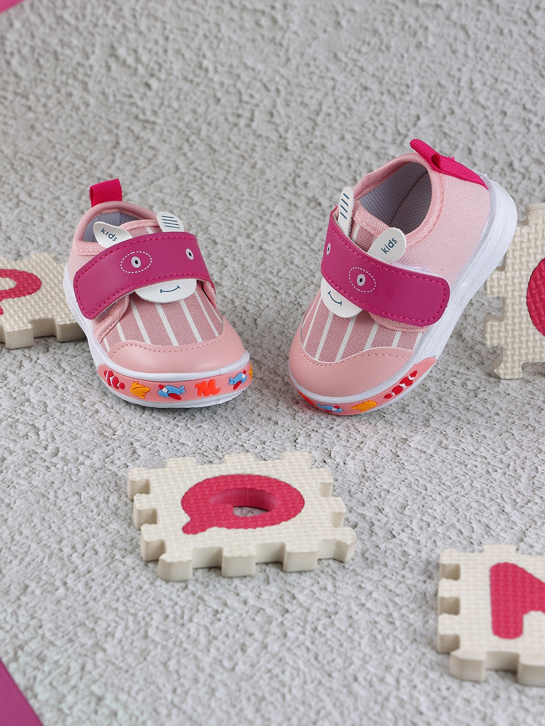 

Jazzy Juniors Boys Pink Slip-On Sneakers