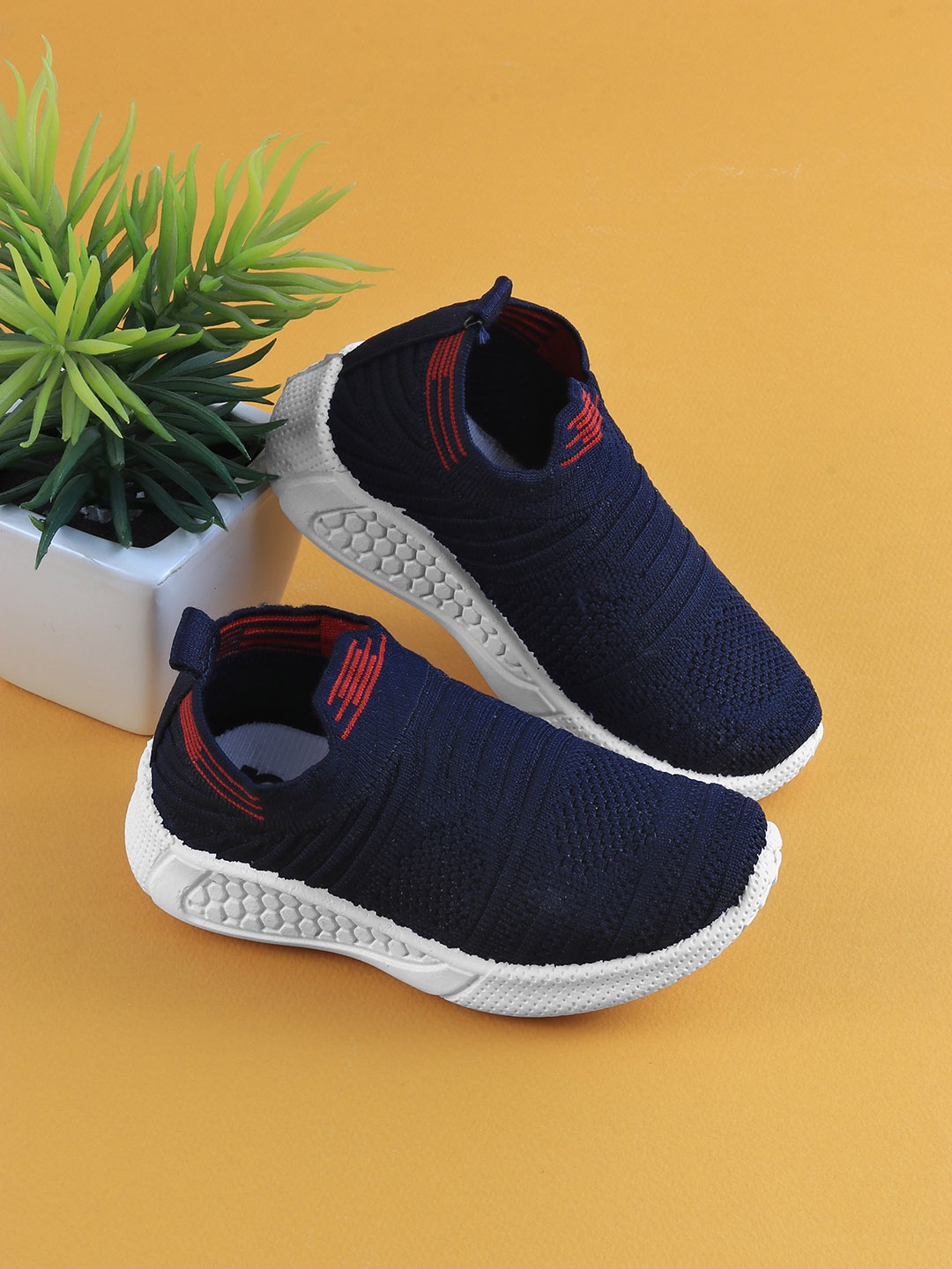 

Jazzy Juniors Boys Navy Blue Woven Design Slip-On Sneakers