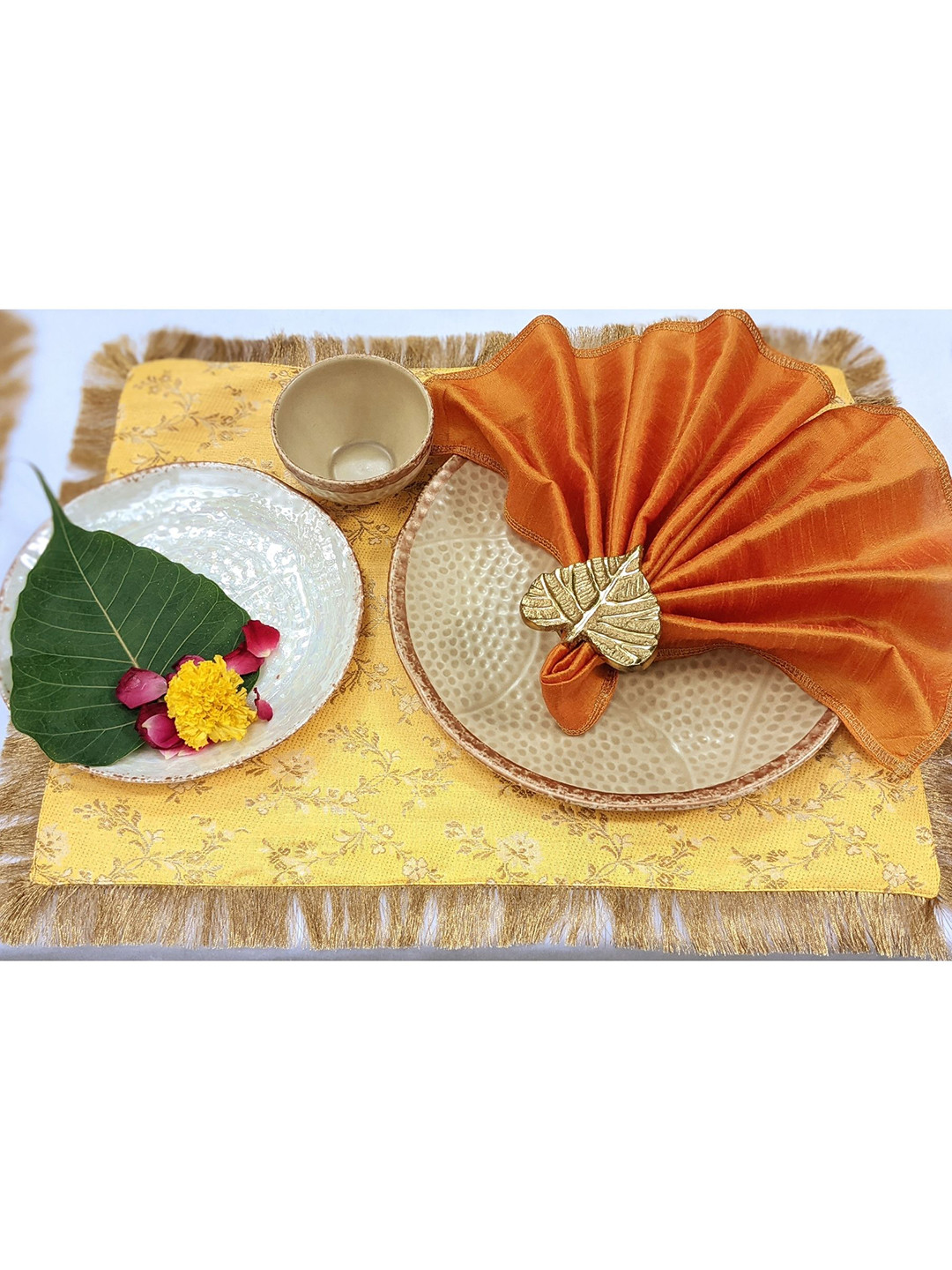 

Vpop U Yellow & Orange Printed 6 Seater Table Linen Set