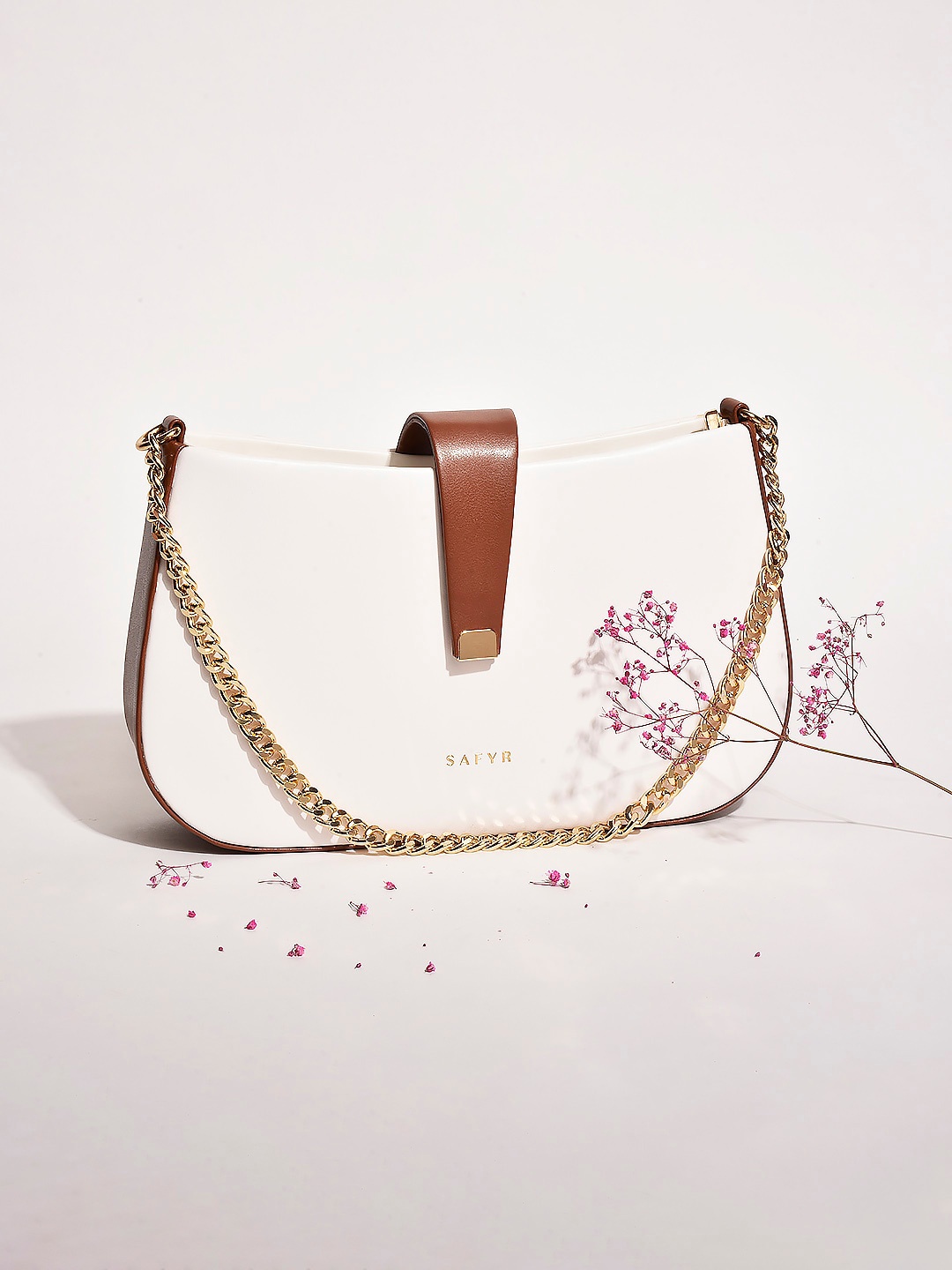 

SAFYR White Structured Handheld Bag