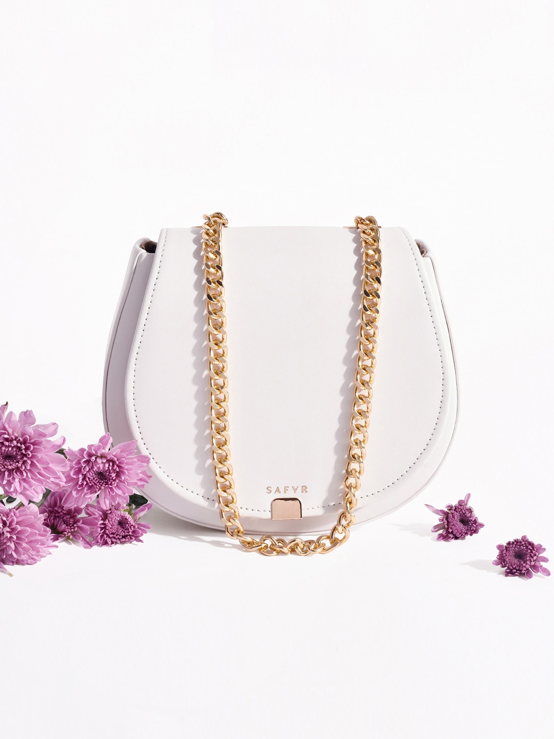 

SAFYR White Swagger Shoulder Bag with Tasselled