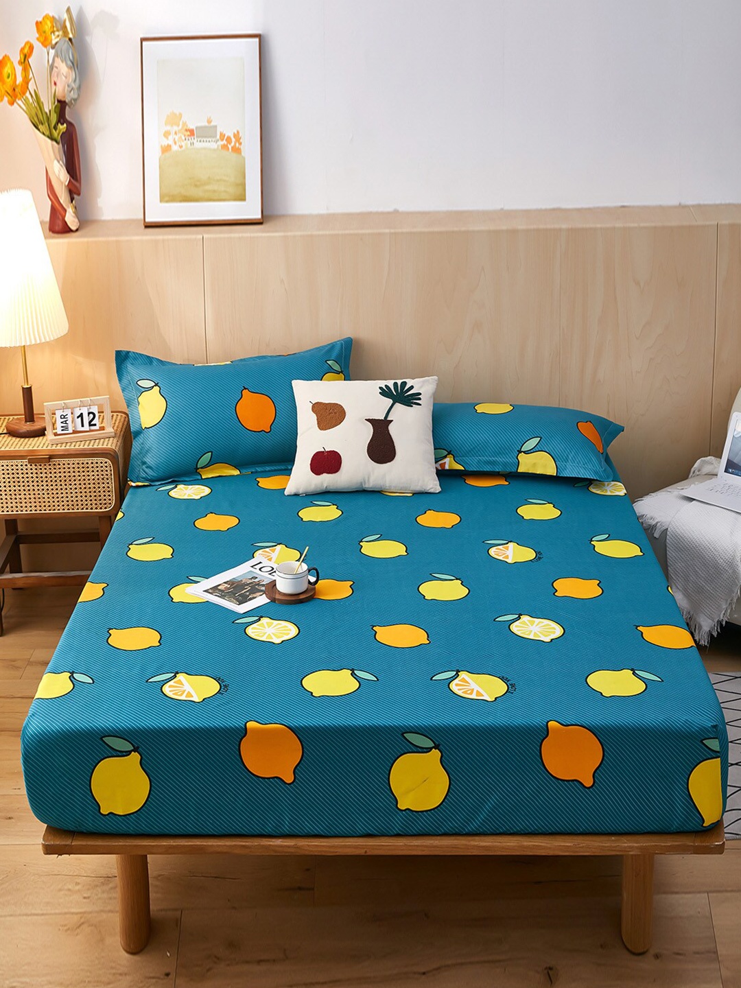 

JC HOME Yellow & Blue Graphic 160 TC Cotton King Bedsheet with 2 Pillow Covers