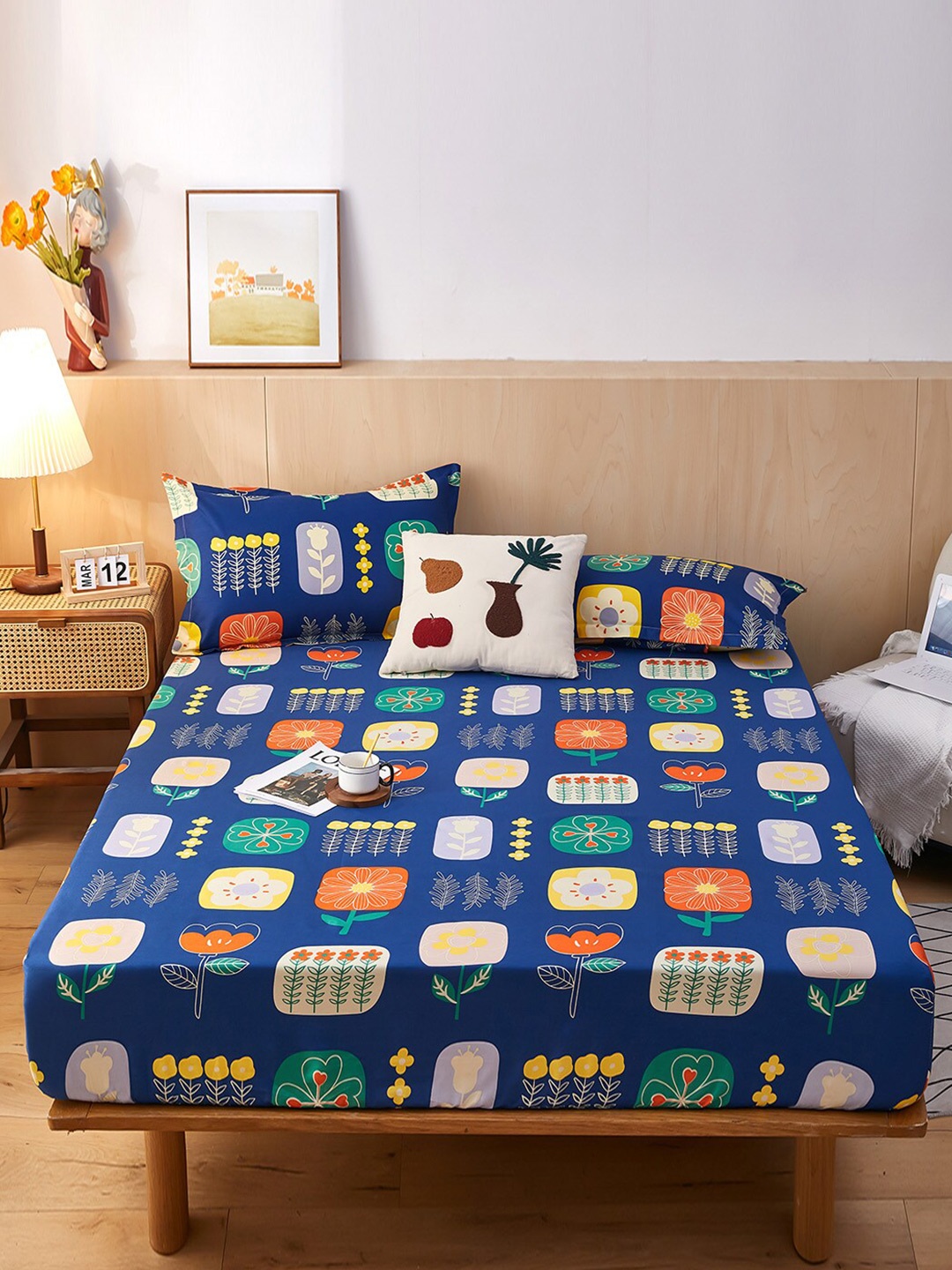 

JC HOME Navy Blue & Orange Graphic 160 TC Fitted King Bedsheet with 2 Pillow Covers