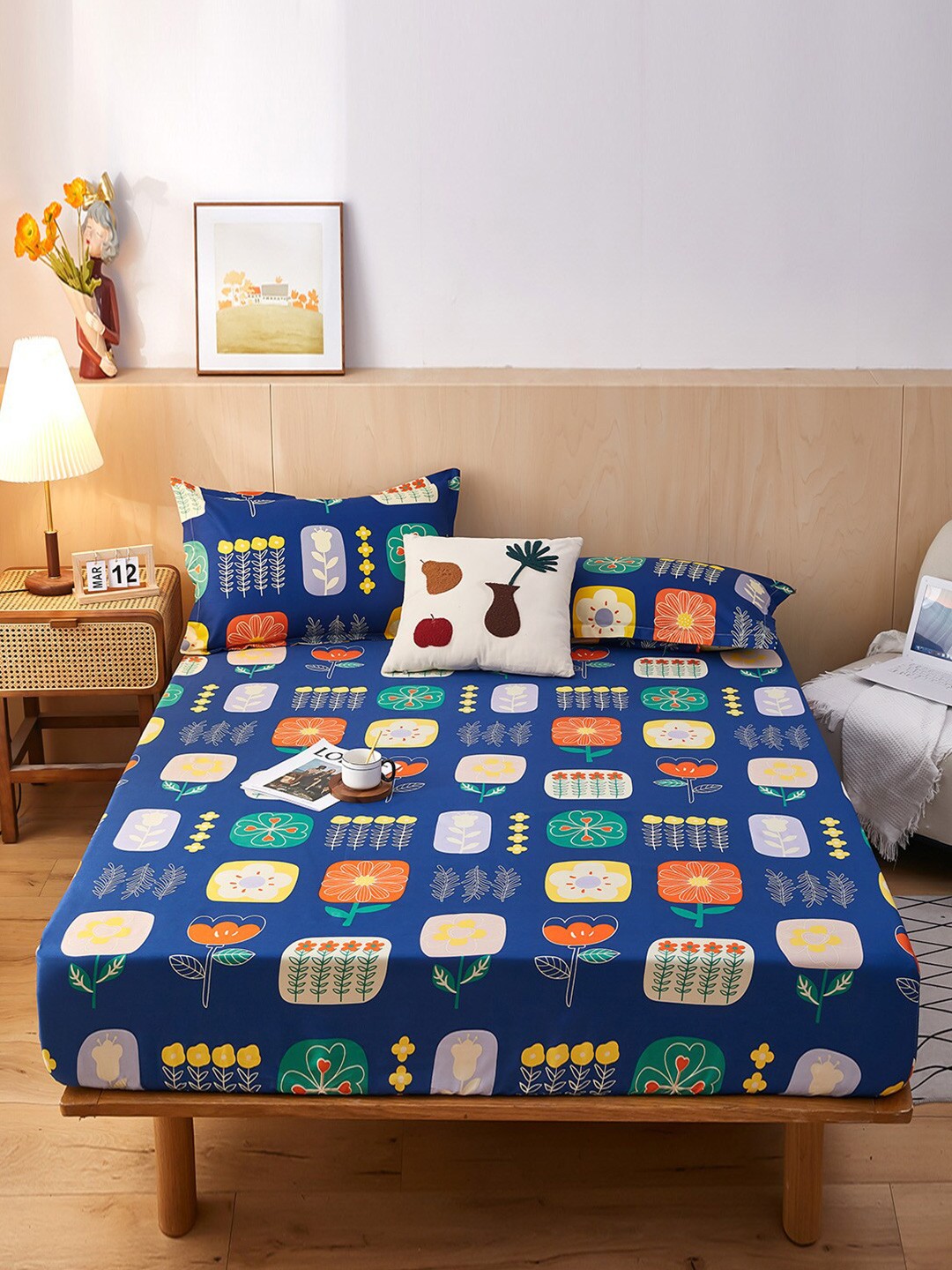 

JC HOME Navy Blue & White Floral 160 TC Queen Bedsheet with 2 Pillow Covers