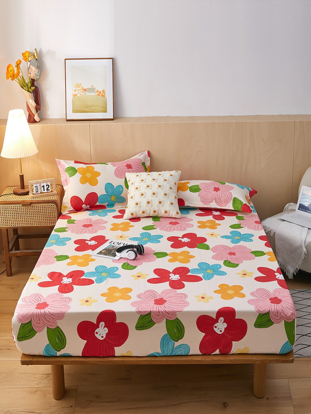 

JC HOME White & Red Floral 160 TC Queen Bedsheet with 2 Pillow Covers