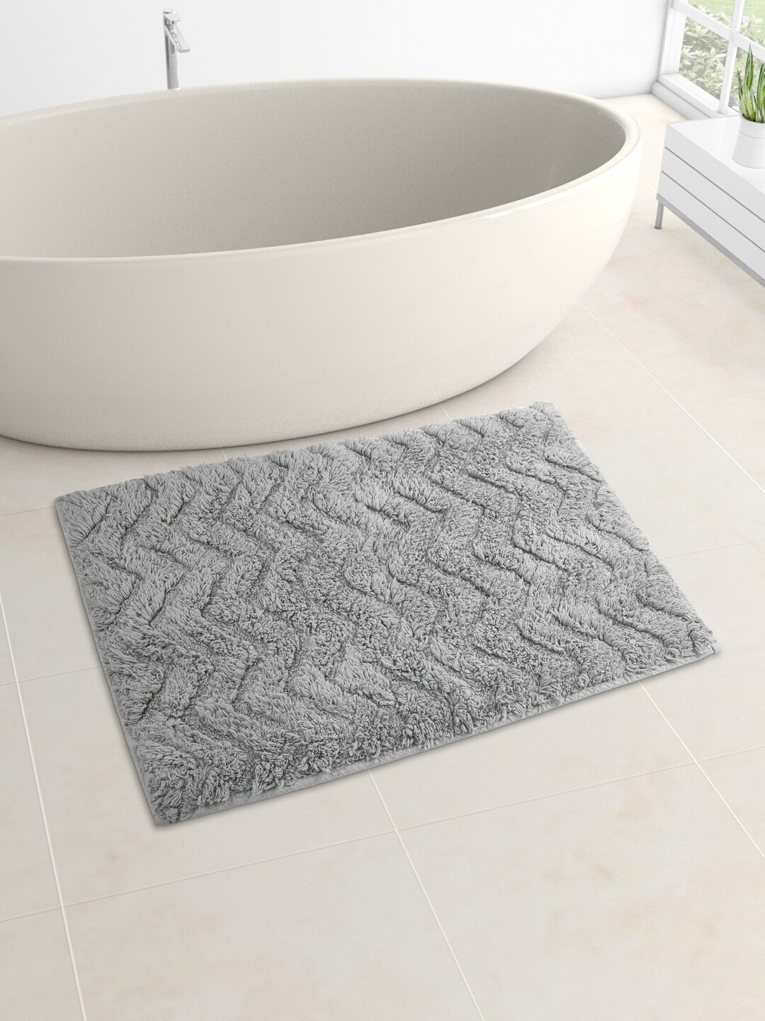 

Living scapes by Pantaloons Grey Textured Pure Cotton GSM 1600 Bath Rugs