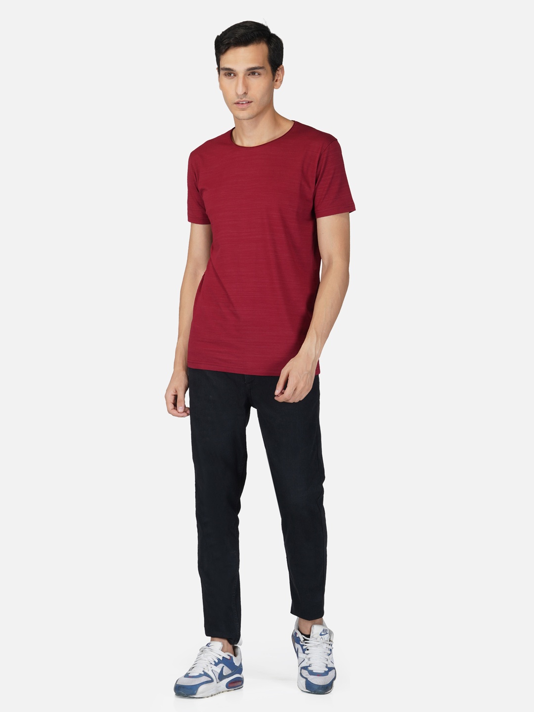 

Tinted Men Red Solid Slim Fit T-shirt