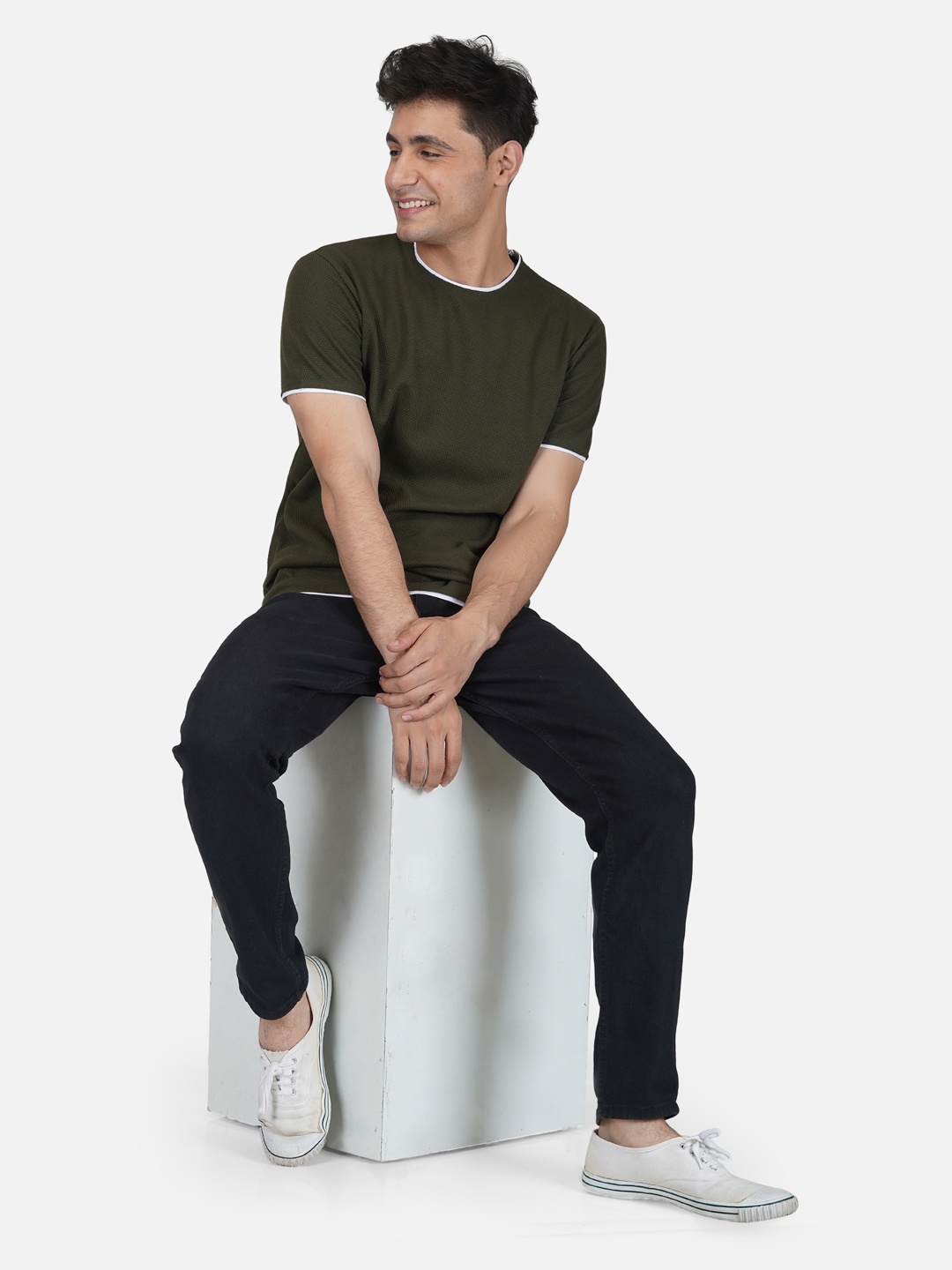 

Tinted Men Olive Green Solid T-shirt
