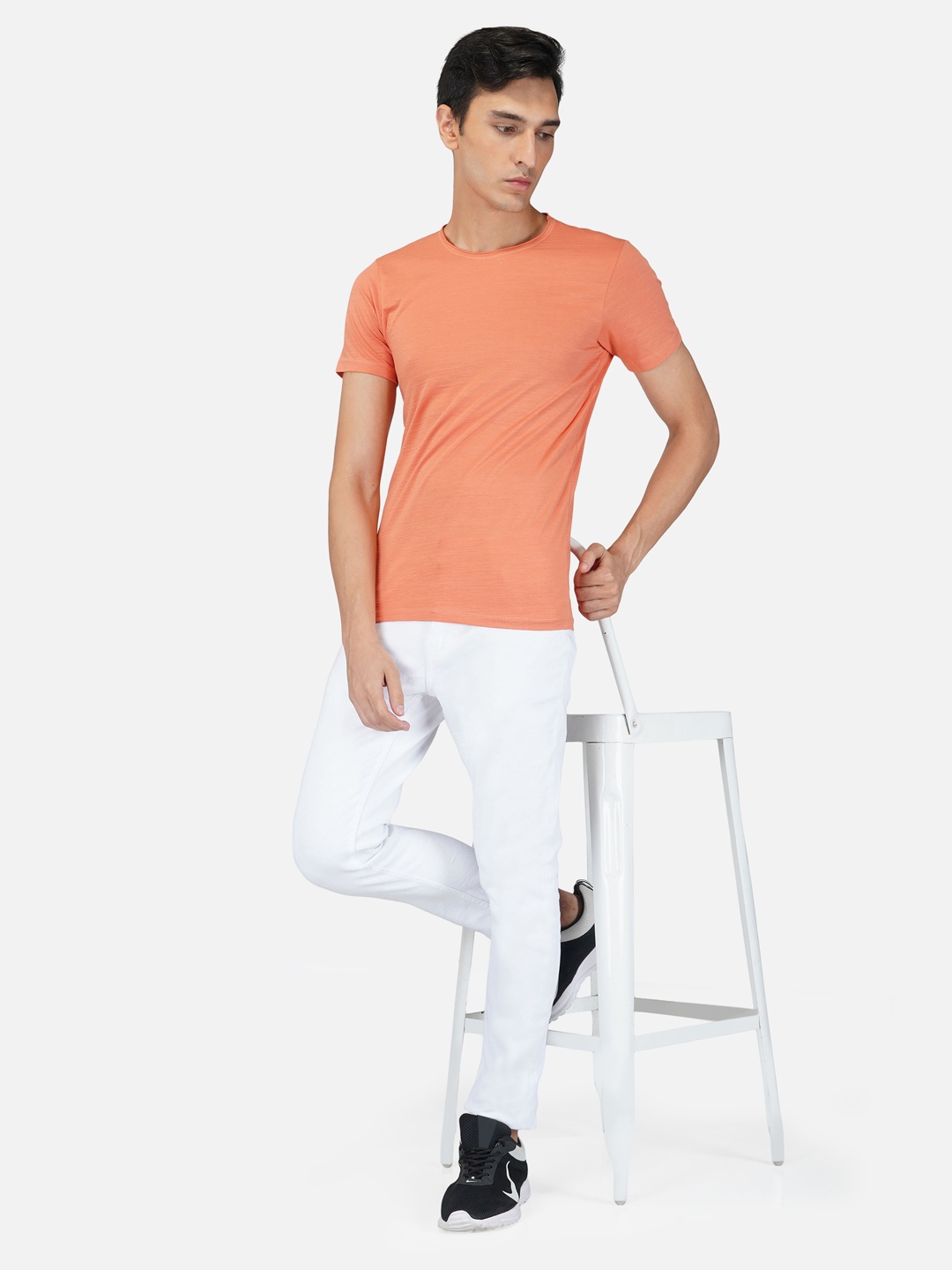 

Tinted Men Peach-Coloured Slim Fit T-shirt