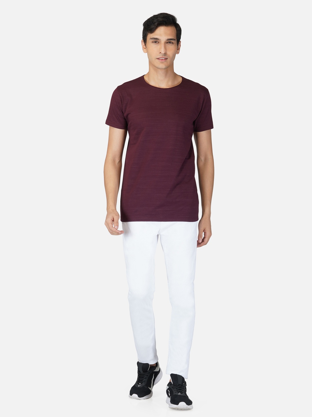 

Tinted Men Maroon Slim Fit T-shirt