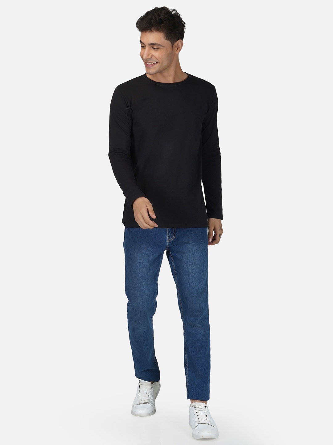 

Tinted Men Black Solid Slim Fit T-shirt