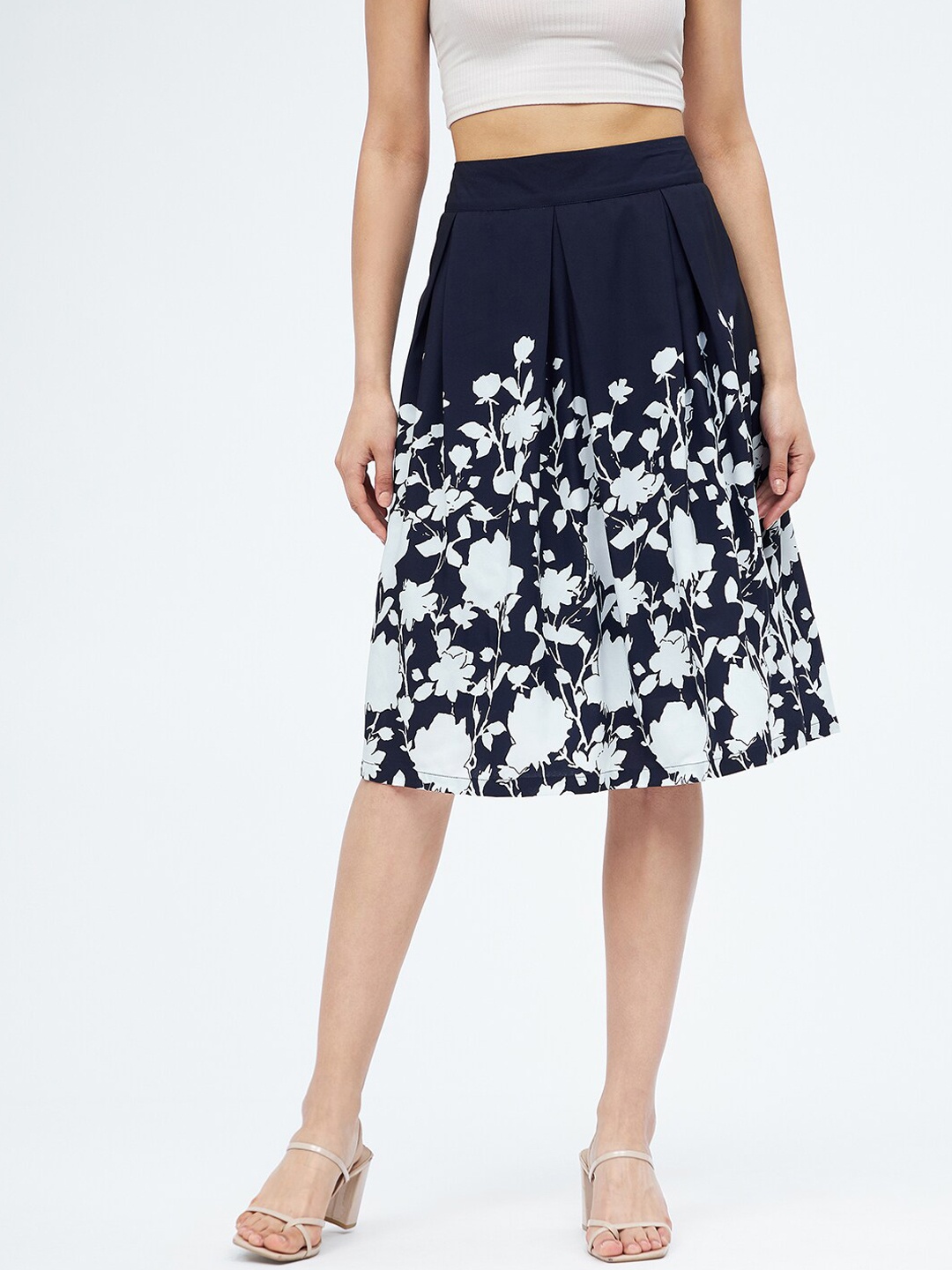 

Harpa Women Navy Blue & White Printed Knee-Length Skirts