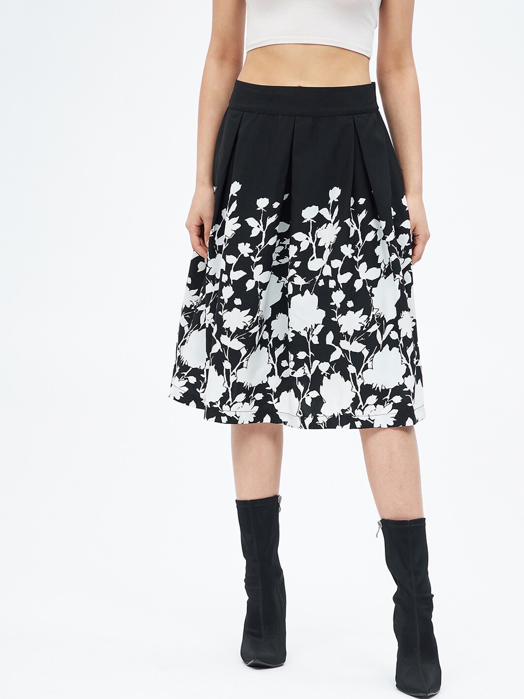 

Harpa Women Black Floral Printed Knee-Length Flared Skirt