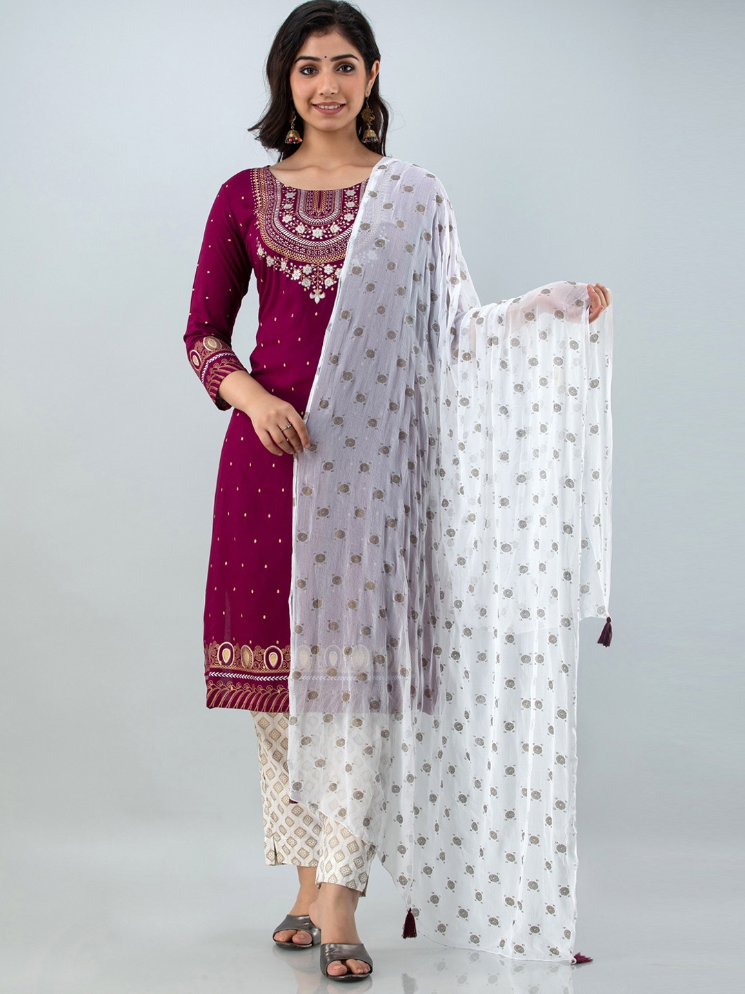 

Kurtipedia Women Burgundy Embroidered Panelled Patchwork Kurti with Trousers & With Dupatta
