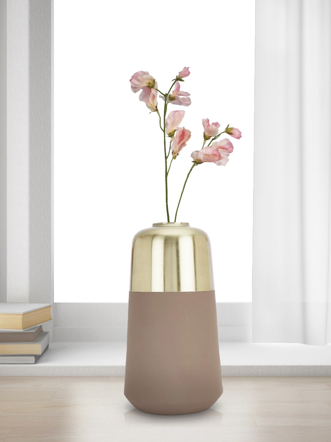 

Living scapes by Pantaloons Brown & Gold-Toned Solid Flower Vase