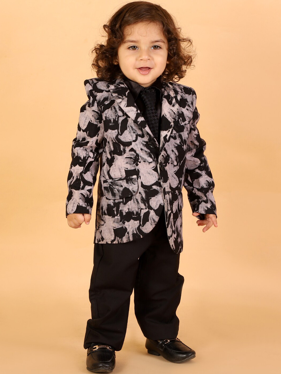 

KID1 Boys Black Self Design Single-Breasted Party Suit Set