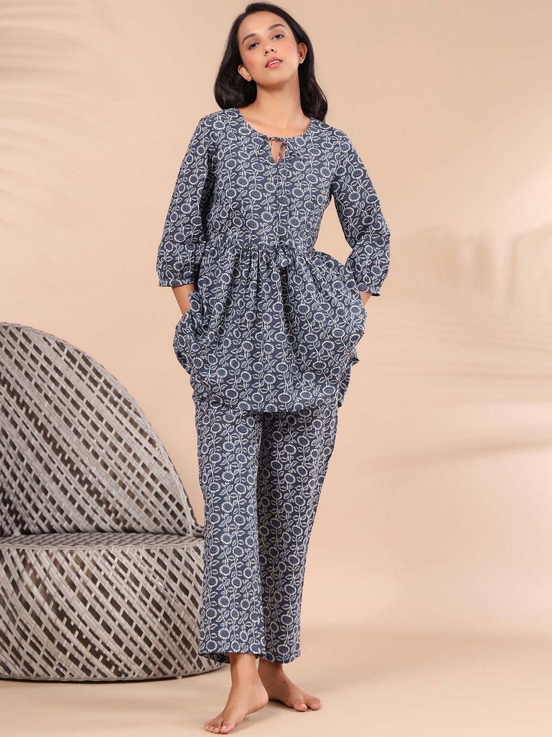 

JISORA Women Grey & White Printed Pure Cotton Night suit