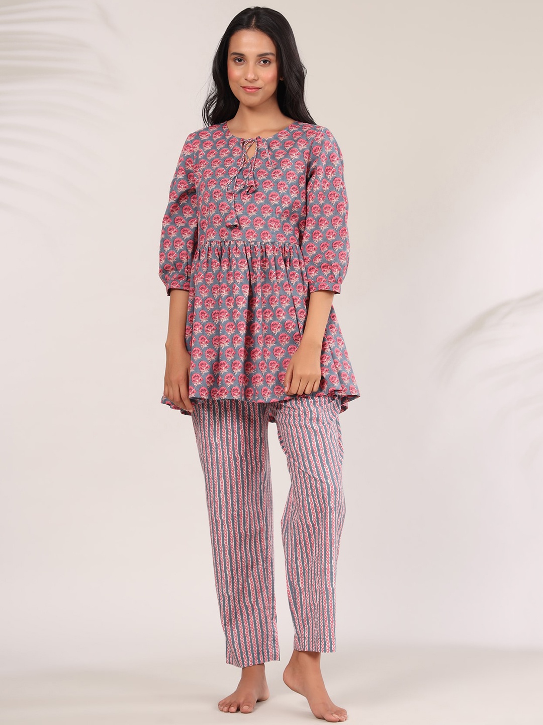 

JISORA Women Grey & Pink Printed Pure Cotton Night suit