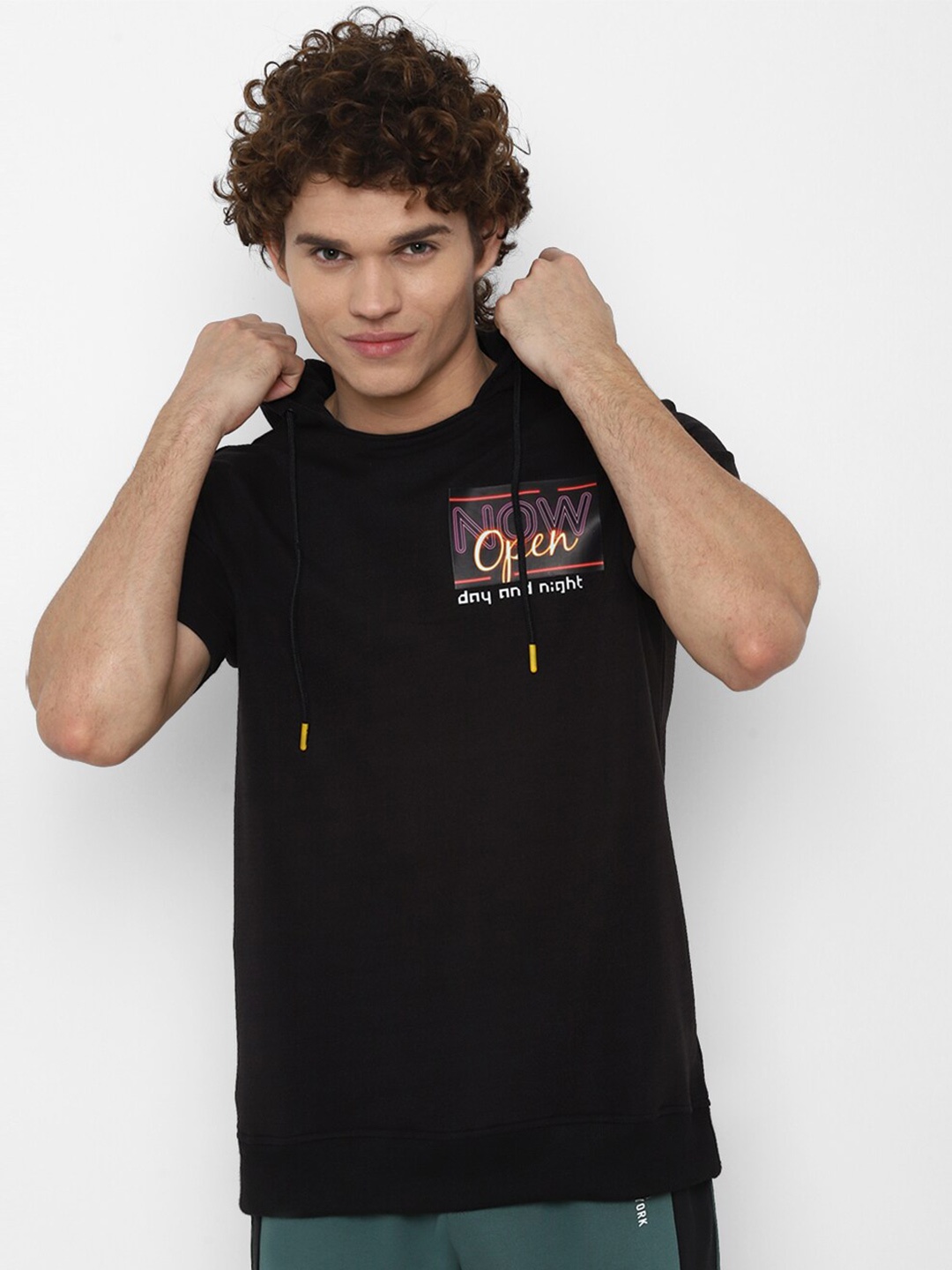 

FOREVER 21 Men Black Printed Hooded Sweatshirt