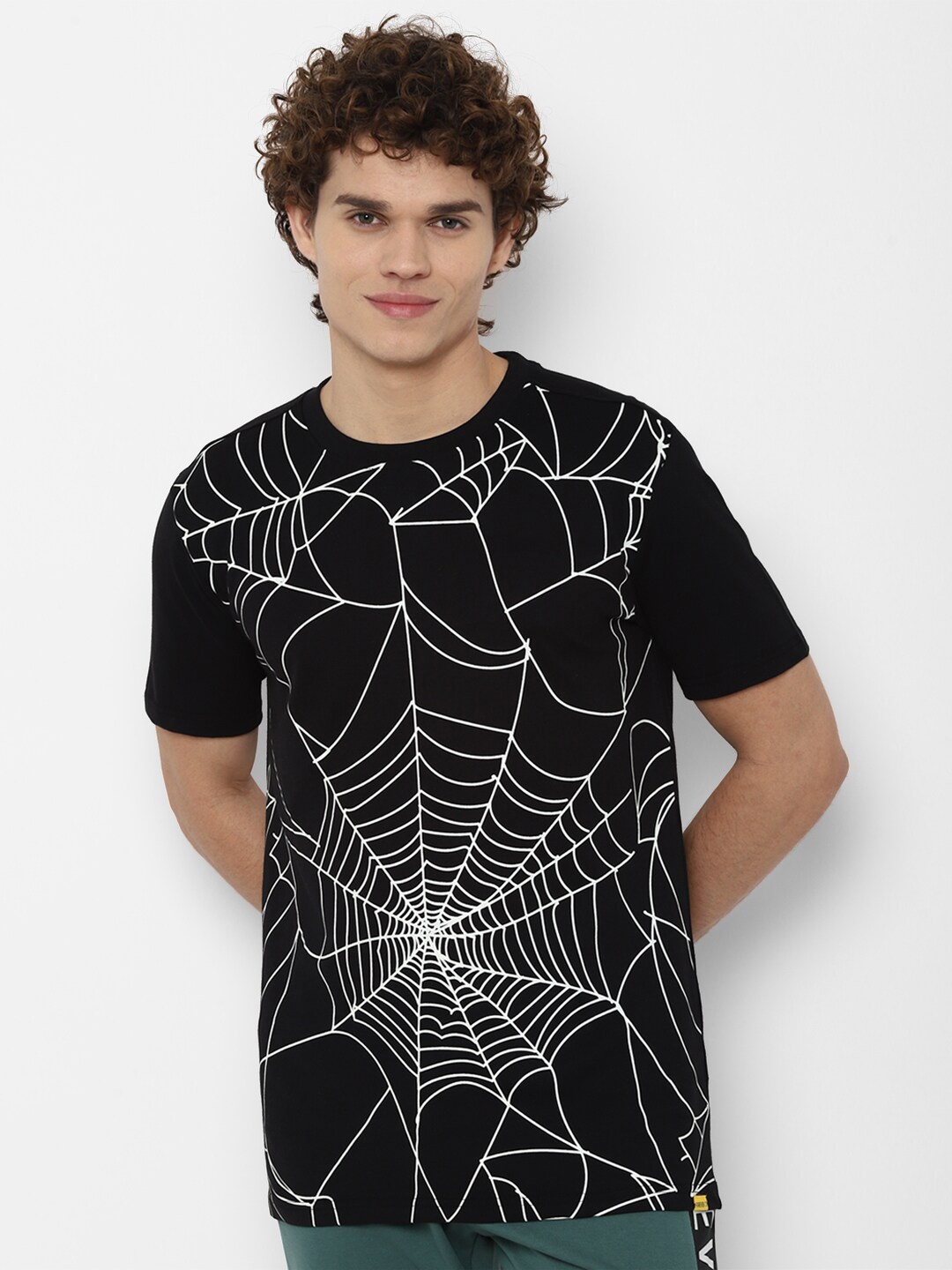 

FOREVER 21 Men Black Graphic Printed T-shirt