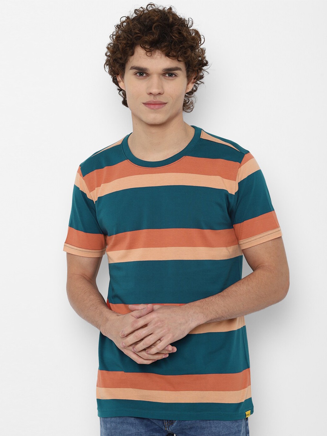 

FOREVER 21 Men Blue Striped T-shirt