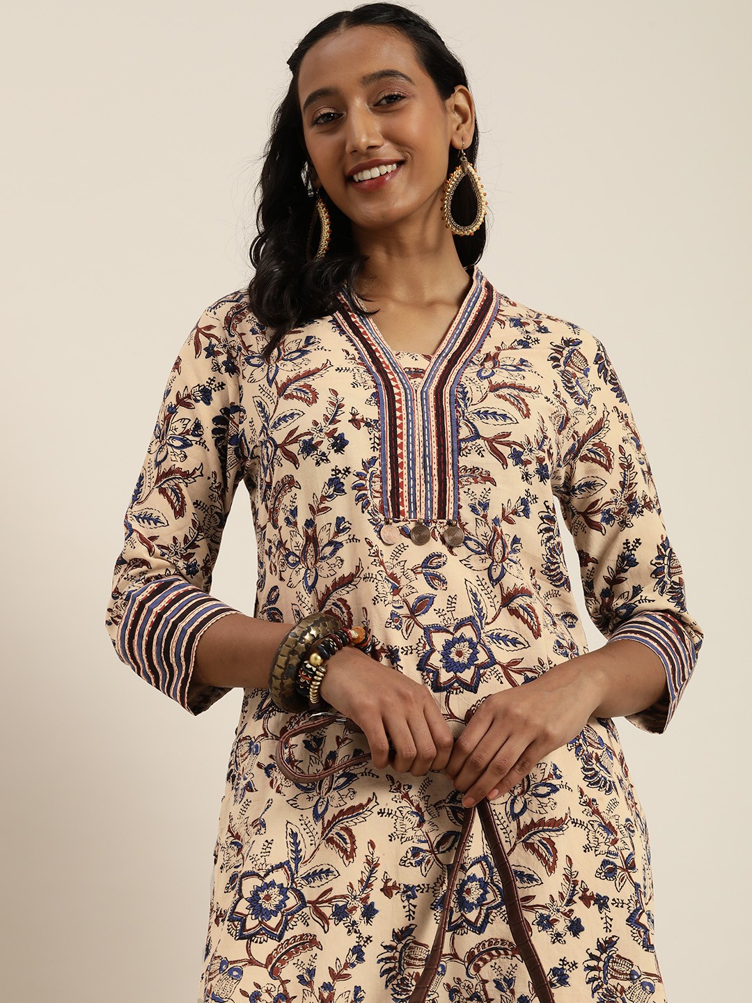 

Taavi Women Beige & Blue Bagru Hand Block Printed Cotton Kurta