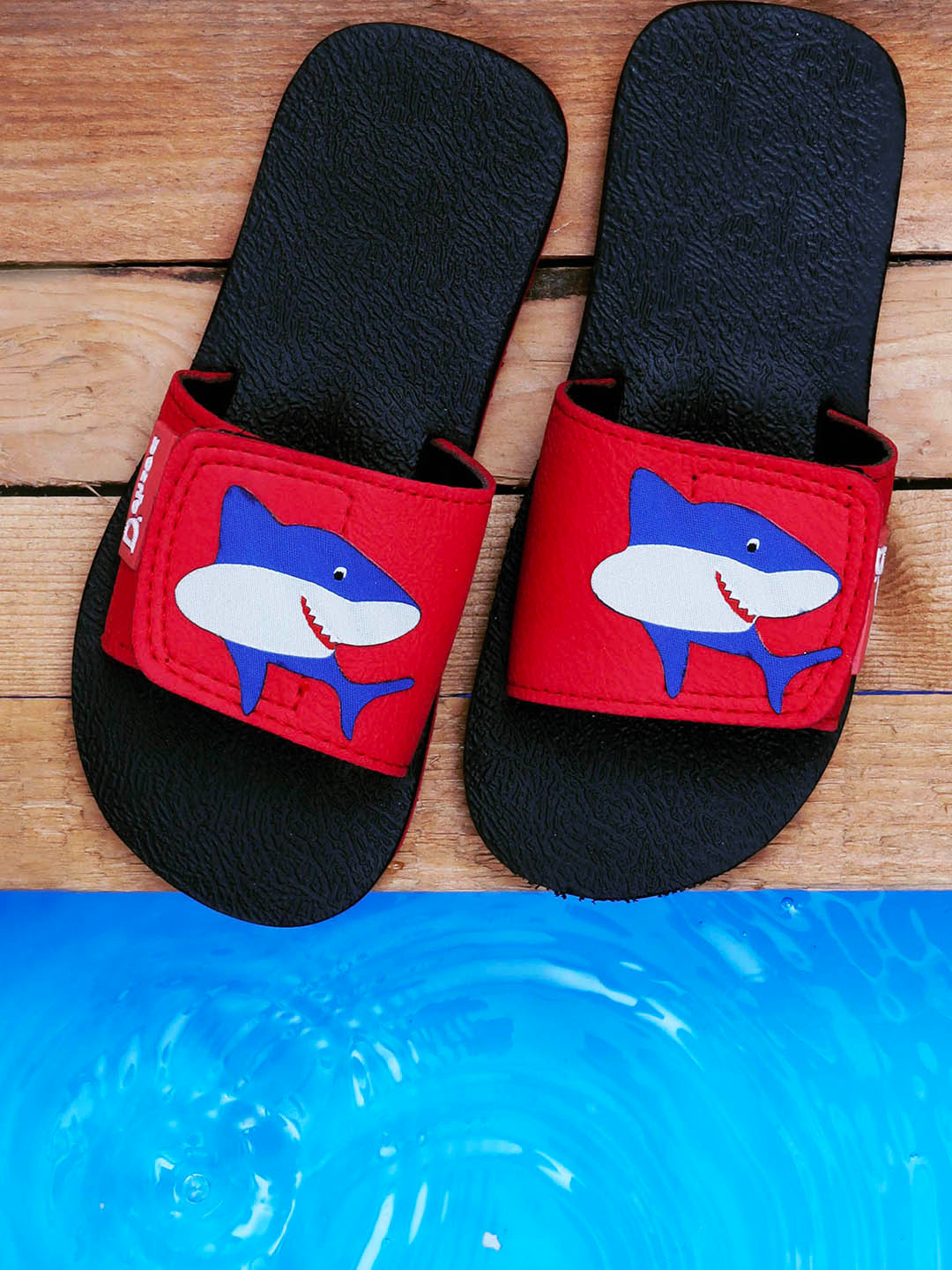 

DChica Boys Navy Blue & Red Printed Sliders