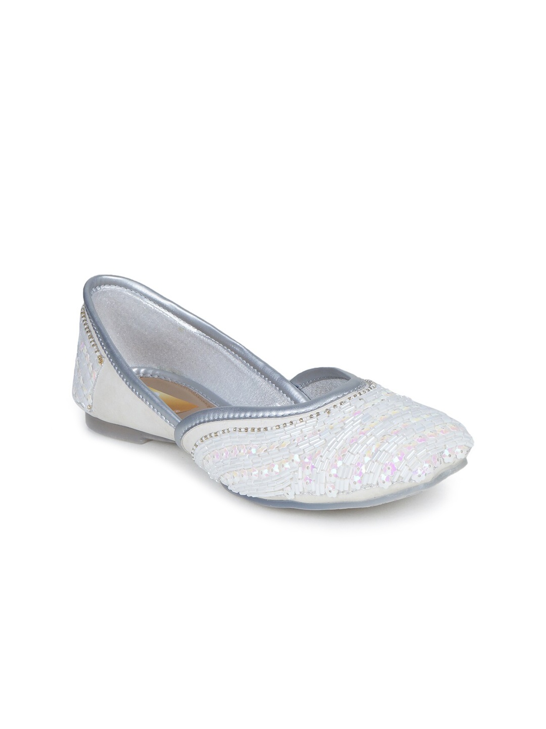 

The Desi Dulhan Women White Leather Embellished Handcrafted Mojaris