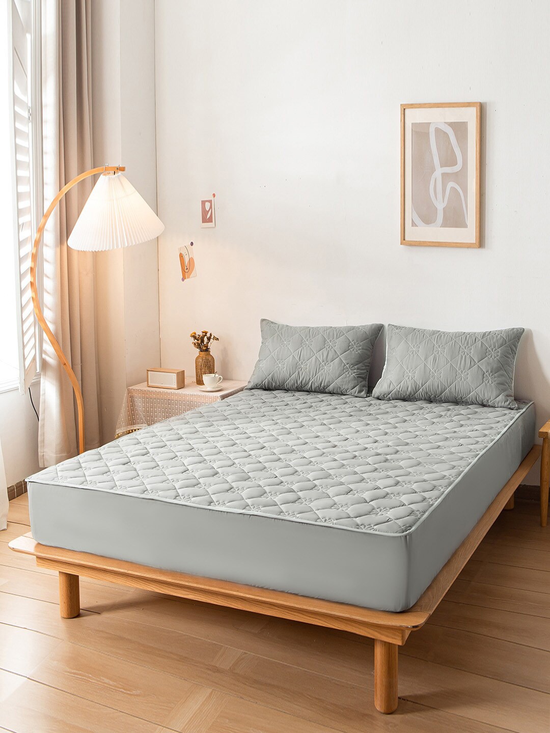 

JC Collection Grey Textured Fitted Single Bed Cover With 2 Pillow Covers