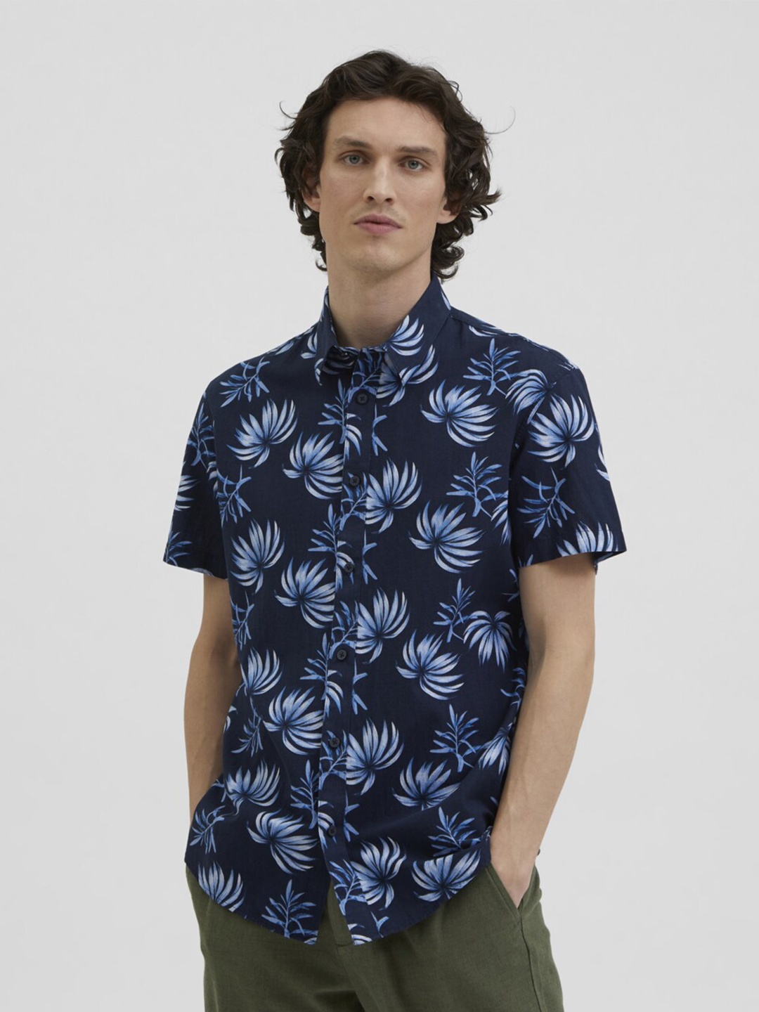 

SELECTED Men Blue Floral Printed Organic Cotton Casual Shirt