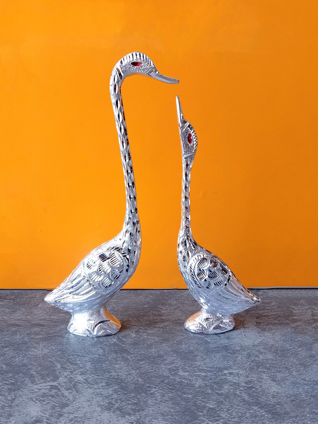 

CraftVatika Metallic-Toned Kissing Duck Swan Love Couple Bird Showpiece