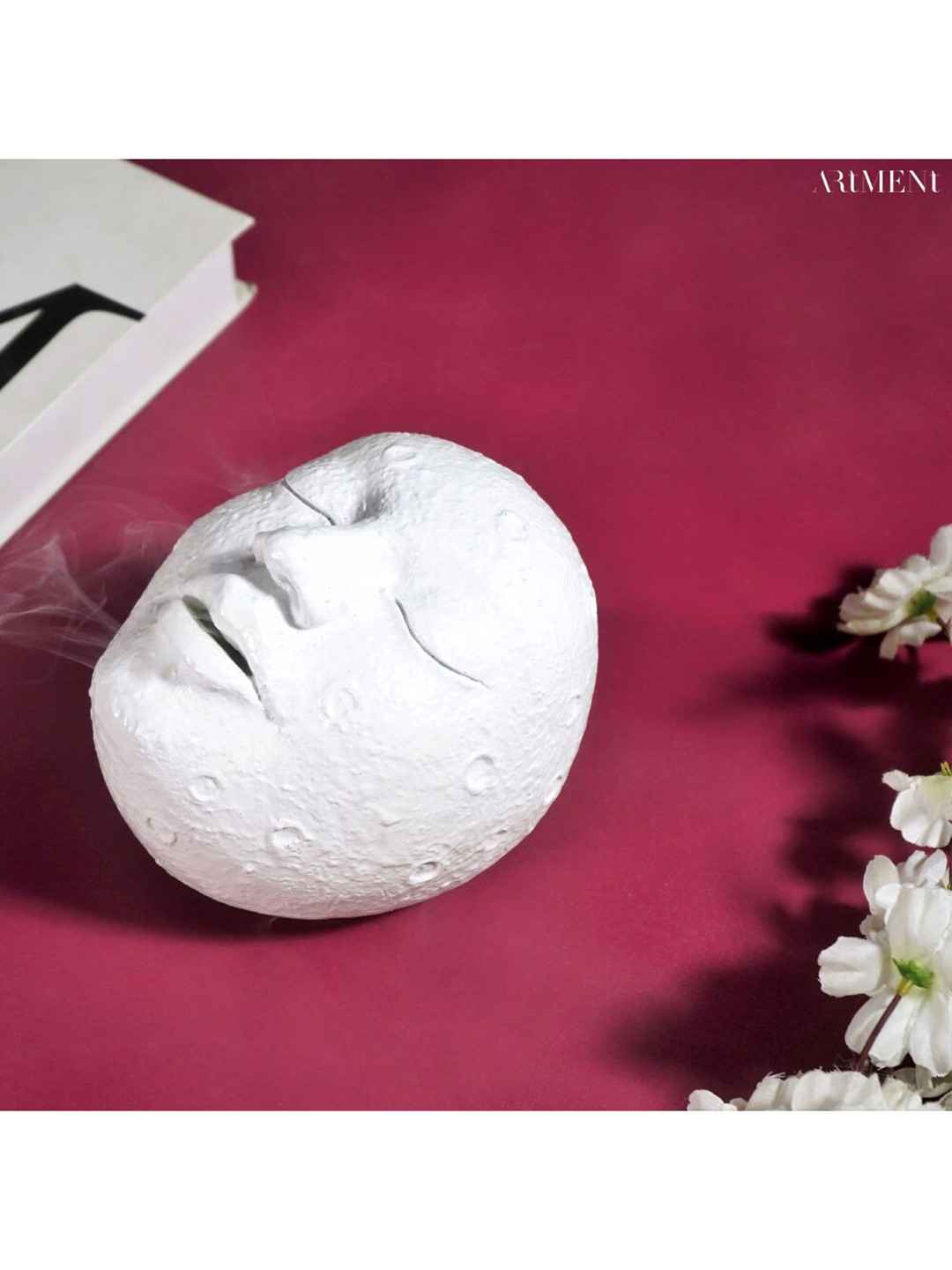 

THE ARTMENT White Resting Face Incense Holder