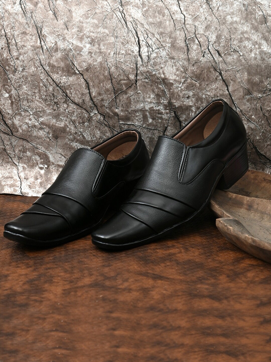 

Sir Corbett Men Black Solid Formal Shoes