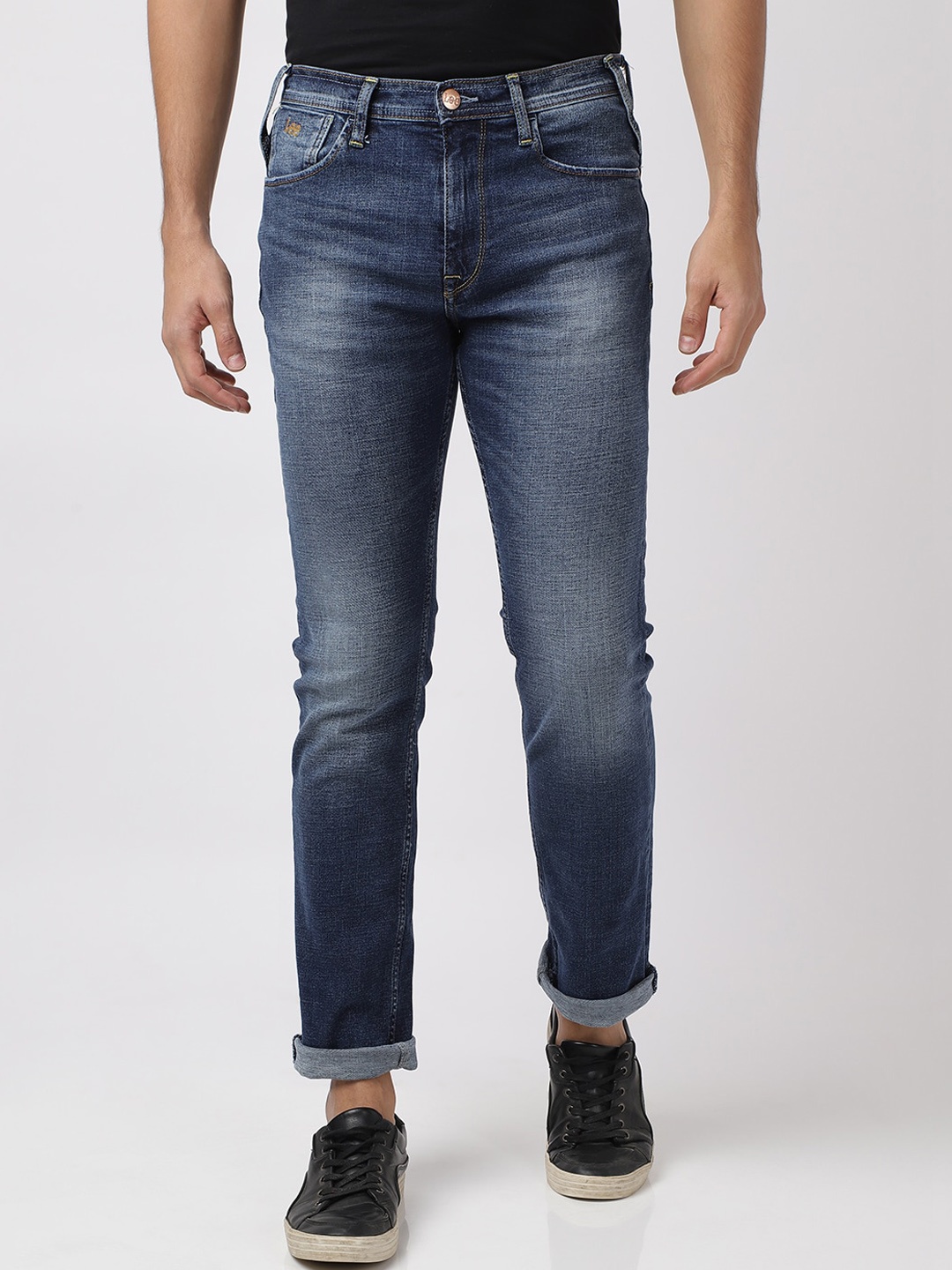 

Lee Men Blue Rodeo Straight Fit Low Distress Heavy Fade Stretchable Jeans