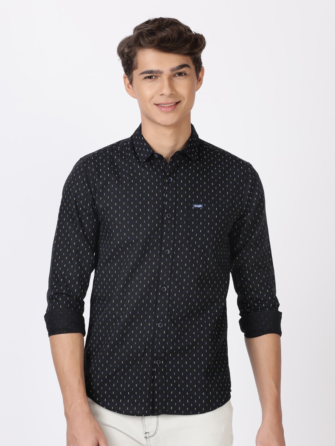 

Wrangler Men Black Slim Fit Printed Casual Shirt