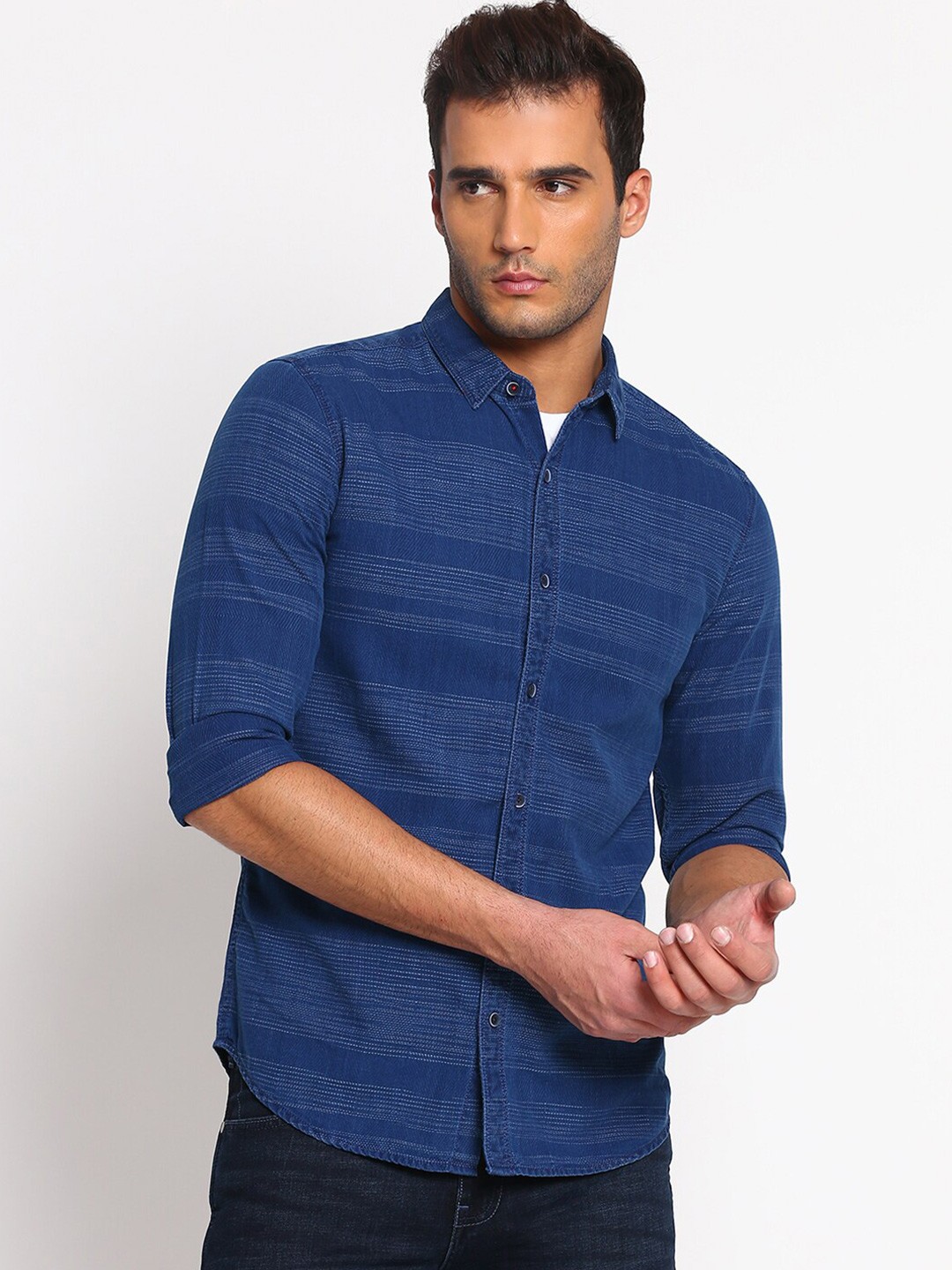 

Wrangler Men Blue Horizontal Striped Cotton Casual Shirt