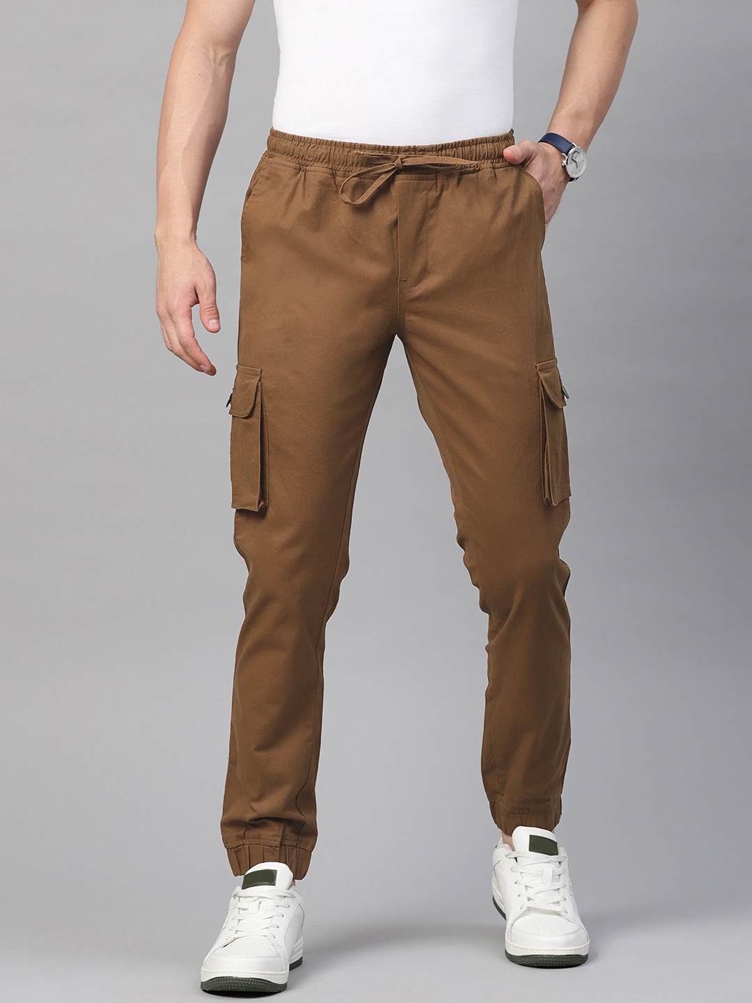 

Hubberholme Men Brown Smart Slim Fit Pleated Jogger Trousers