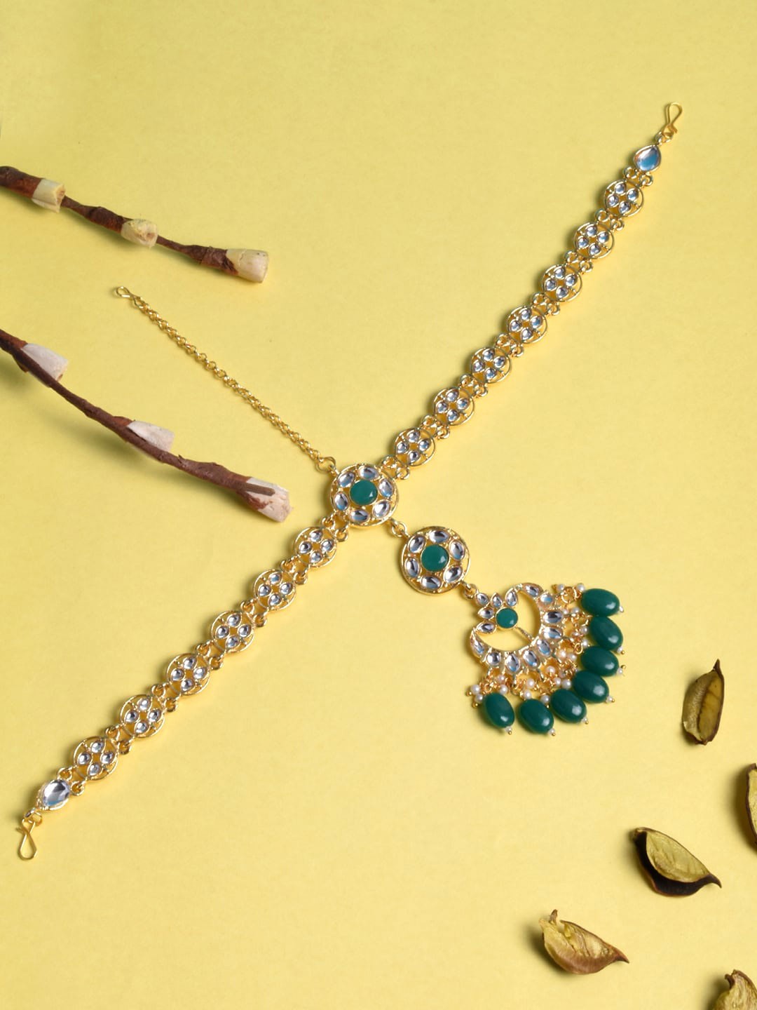 

STEORRA JEWELS Gold-Plated & Green Kundan-Studded Mangpatti