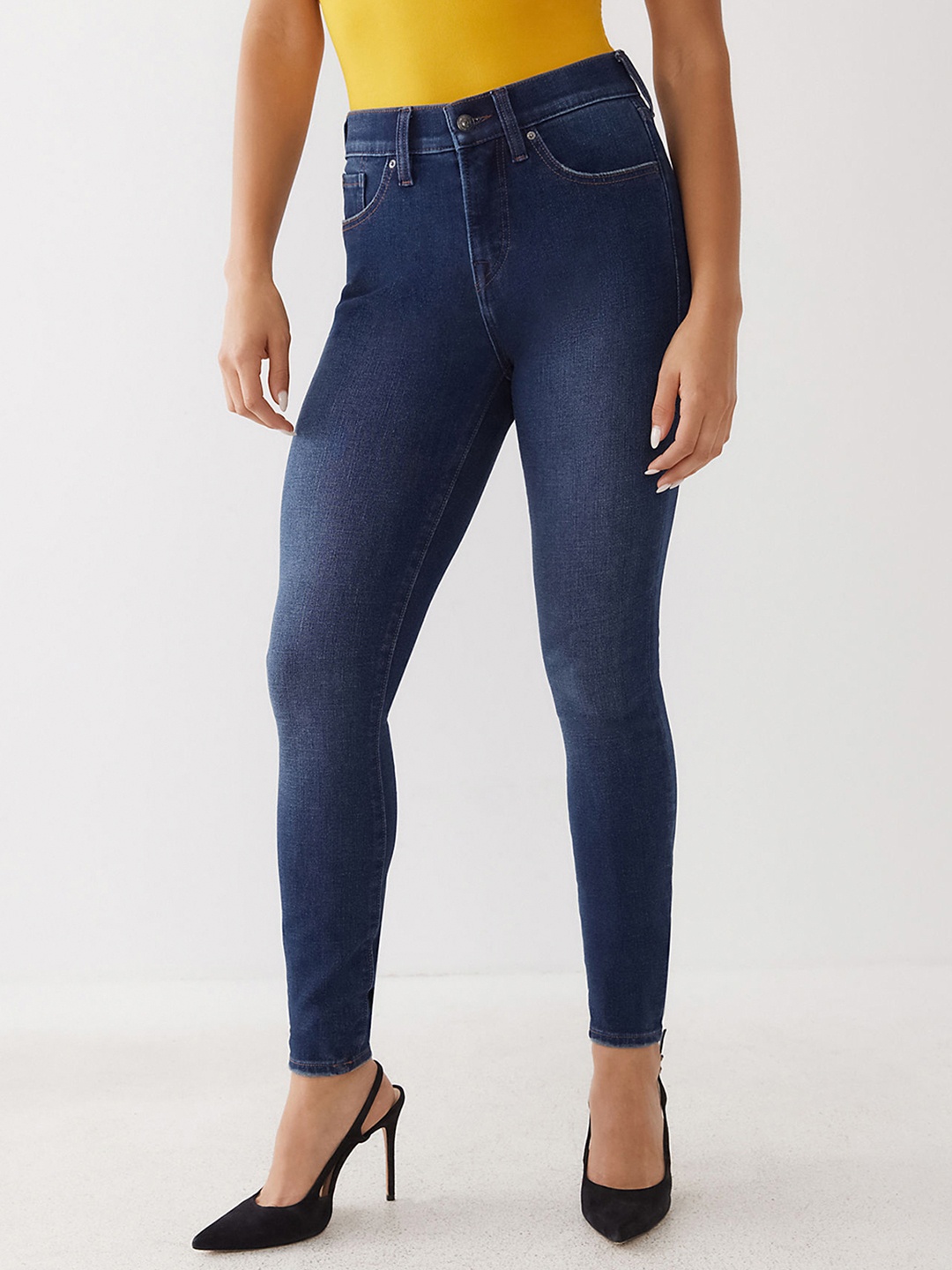 

True Religion Women Jennie High-Rise Skinny Fit Low Distress Light Fade Jeans, Blue