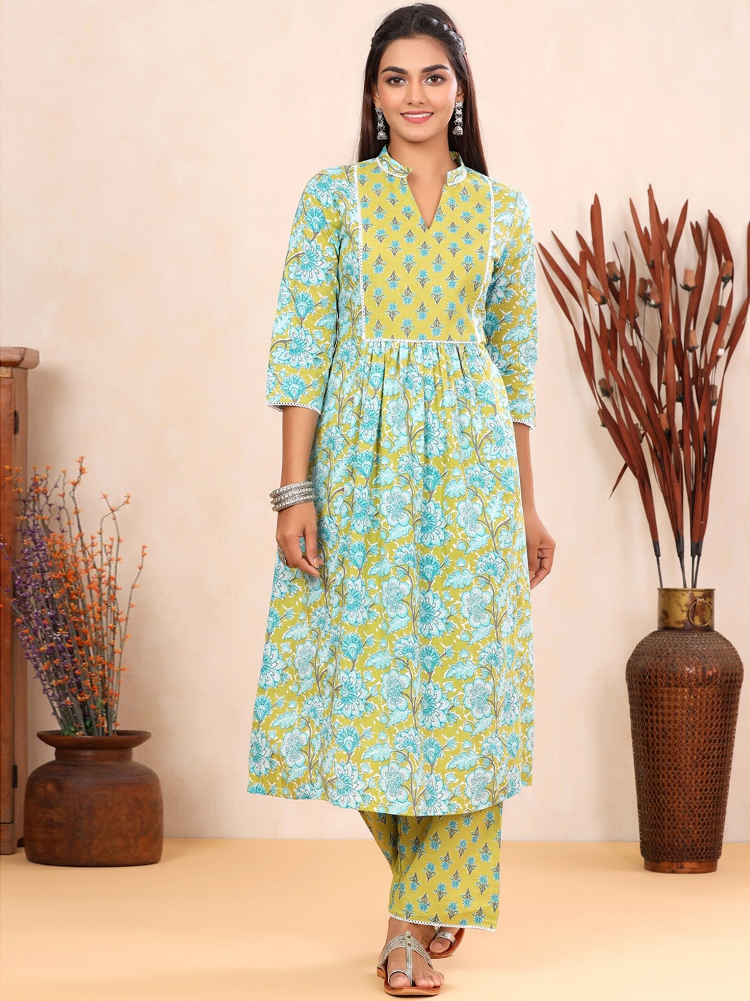

mirari Women Green Ethnic Motifs Printed Pure Cotton Kurta with Trousers
