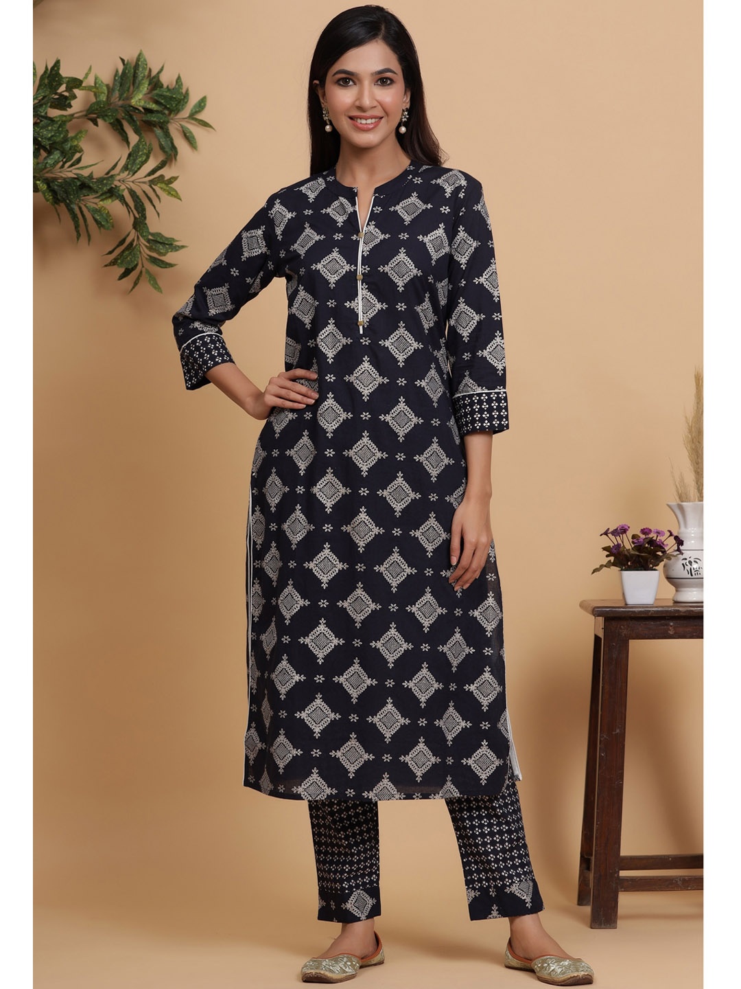 

mirari NAVY BLUE AND WHITE PRINTED KURTA SET