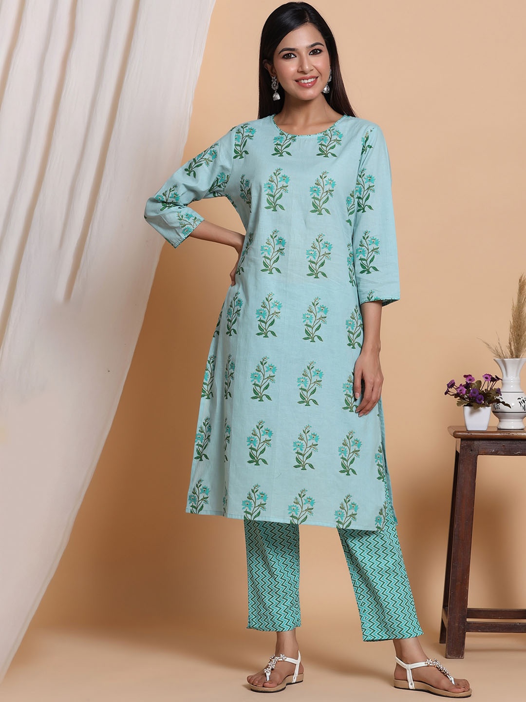 

mirari Teal Blue Floral Printed Pure Cotton Kurta with Trousers