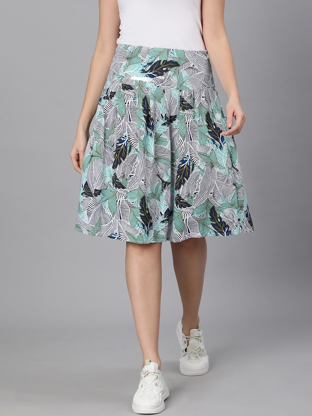 

Oxolloxo Women White & Blue Printed Knee Length Flared Skirt