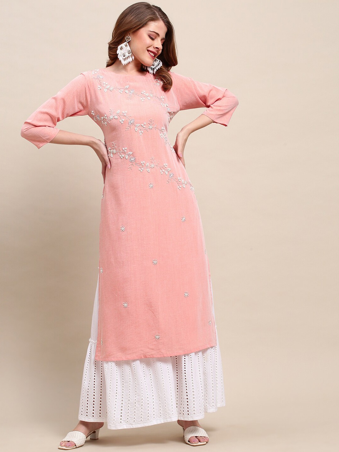

FASHOR Women Peach-Coloured Ethnic Motifs Embroidered Flared Sleeves Chikankari Kurta