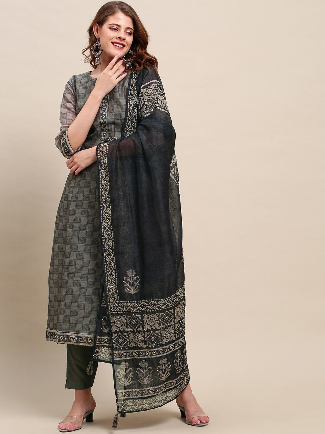 

FASHOR Women Grey & Off White Kantha Work Chanderi Silk Chanderi Silk Kurta & Dupatta