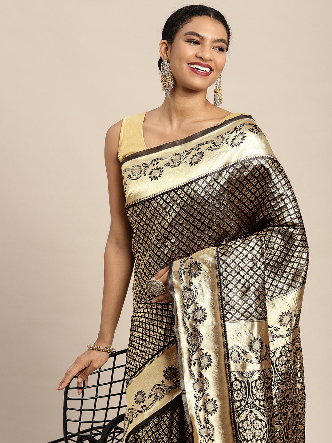 

Mitera Black & Gold-Toned Woven Design Silk Blend Banarasi Saree