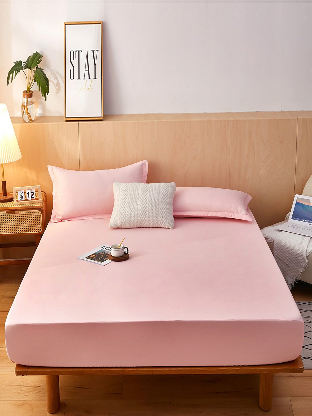 

JC HOME Pink 160 TC Fitted Queen Bedsheet